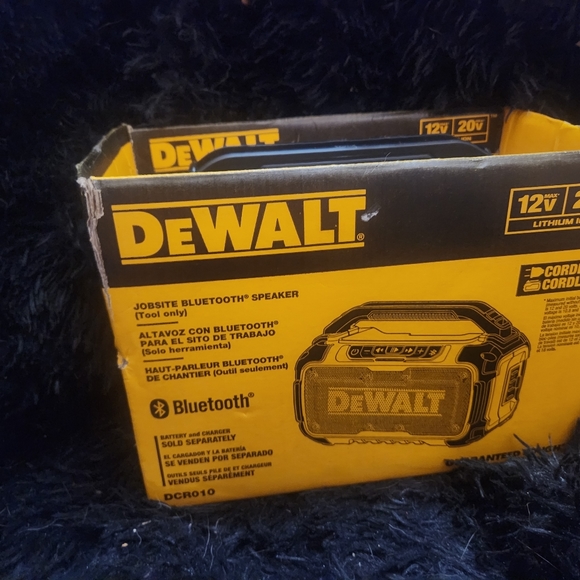 Dewalt Bluetooth radio - Picture 4 of 4